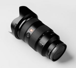 Объектив Sony FE 24-70mm f / 2.8 GM